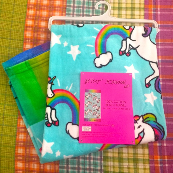 Betsey Johnson Unicorn Rainbow 🌈 Beach Towel BNWT - Picture 5 of 5